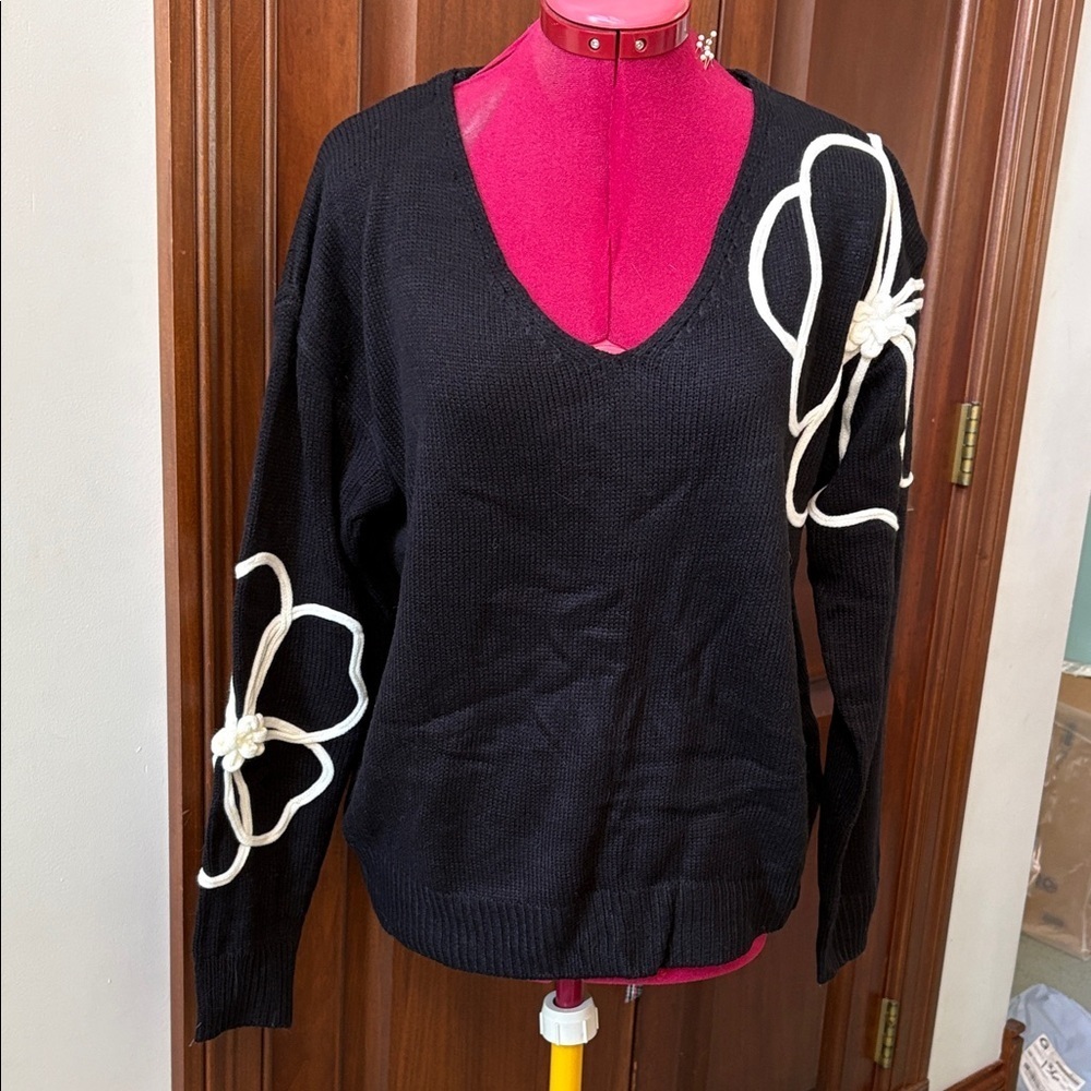 Boutique Sweater Black/White Floral Accents acrylic Soft v-neck long sleeves
